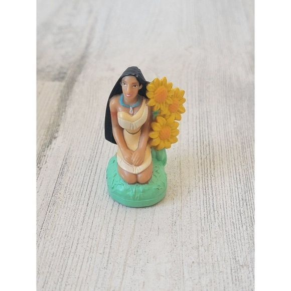 Mini Pocahontas sunflower Disney Pixar princess toy figure - Picture 1 of 5
